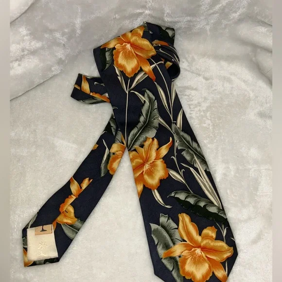 Tommy Bahama tropical floral pattern neck tie - Picture 6 of 8